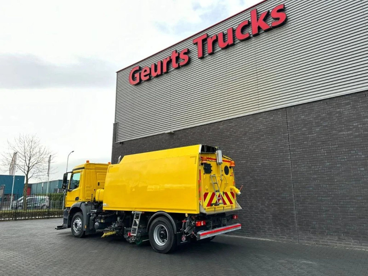 Mercedes-Benz Arocs 1824 4X2 BEAM A9000 SWEEPING TRUCK/ KEHRMA - Kehrmaschine: das Bild 3 Mercedes-Benz Arocs 1824 4X2 BEAM A9000 SWEEPING TRUCK/ KEHRMA - Kehrmaschine: das Bild 3