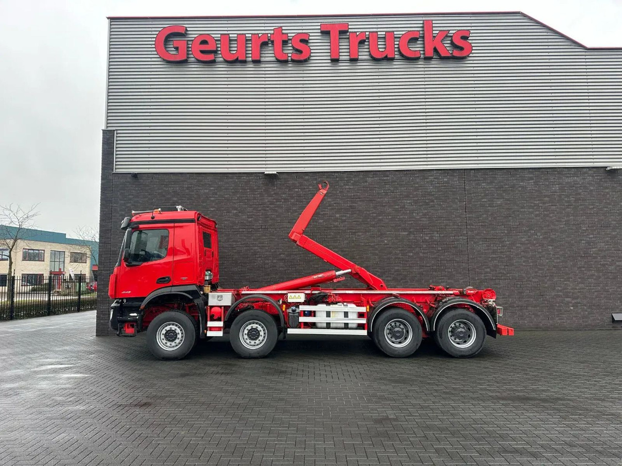 Mercedes-Benz Arocs 8X4 VDL S-30-6600 HAAKARMSYSTEEM/ABROLLKIP - Abrollkipper: das Bild 1 Mercedes-Benz Arocs 8X4 VDL S-30-6600 HAAKARMSYSTEEM/ABROLLKIP - Abrollkipper: das Bild 1