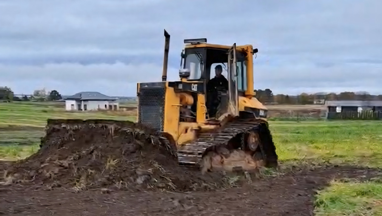 CATERPILLAR D5 M - Bulldozer: das Bild 1 CATERPILLAR D5 M - Bulldozer: das Bild 1