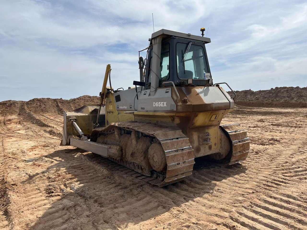 KOMATSU D65EX - Bulldozer: das Bild 2 KOMATSU D65EX - Bulldozer: das Bild 2