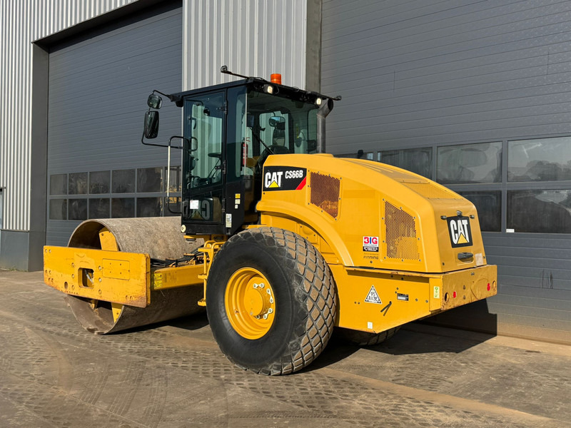 Caterpillar CS66B - Walzen: das Bild 3 Caterpillar CS66B - Walzen: das Bild 3