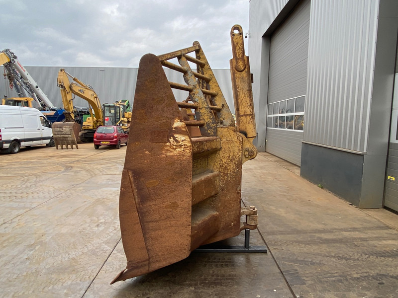 Caterpillar D9U Blade - Planierschild: das Bild 5 Caterpillar D9U Blade - Planierschild: das Bild 5