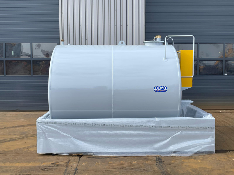 Emiliana Serbatoi TF9/50 9000Ltr fuel tank - PKW: das Bild 1 Emiliana Serbatoi TF9/50 9000Ltr fuel tank - PKW: das Bild 1