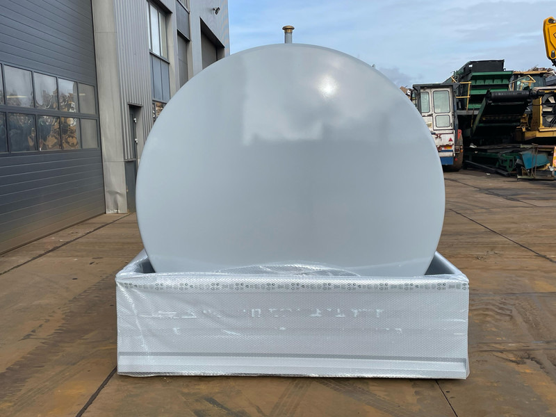 Emiliana Serbatoi TF9/50 9000Ltr fuel tank - PKW: das Bild 5 Emiliana Serbatoi TF9/50 9000Ltr fuel tank - PKW: das Bild 5