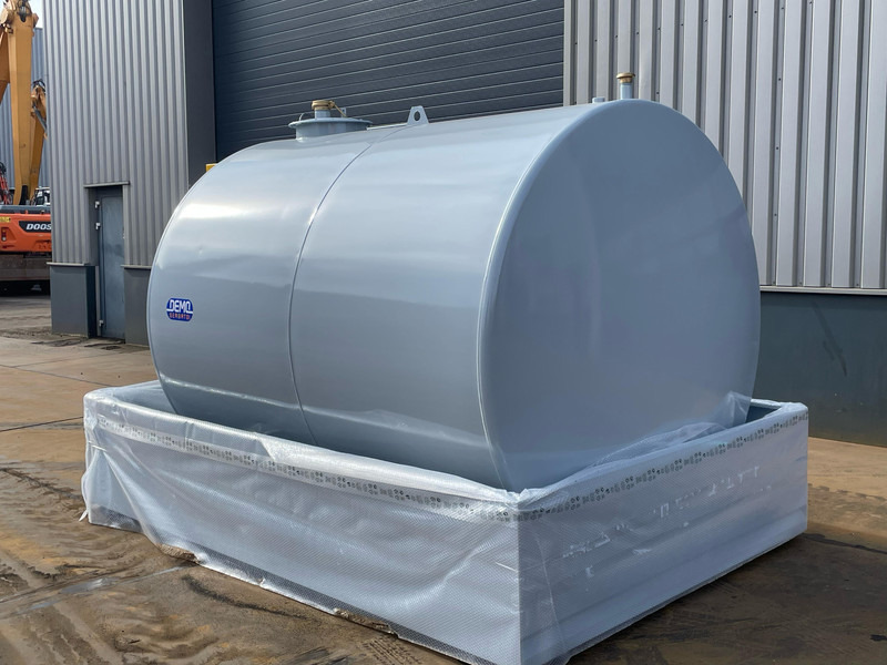 Emiliana Serbatoi TF9/50 9000Ltr fuel tank - PKW: das Bild 2 Emiliana Serbatoi TF9/50 9000Ltr fuel tank - PKW: das Bild 2