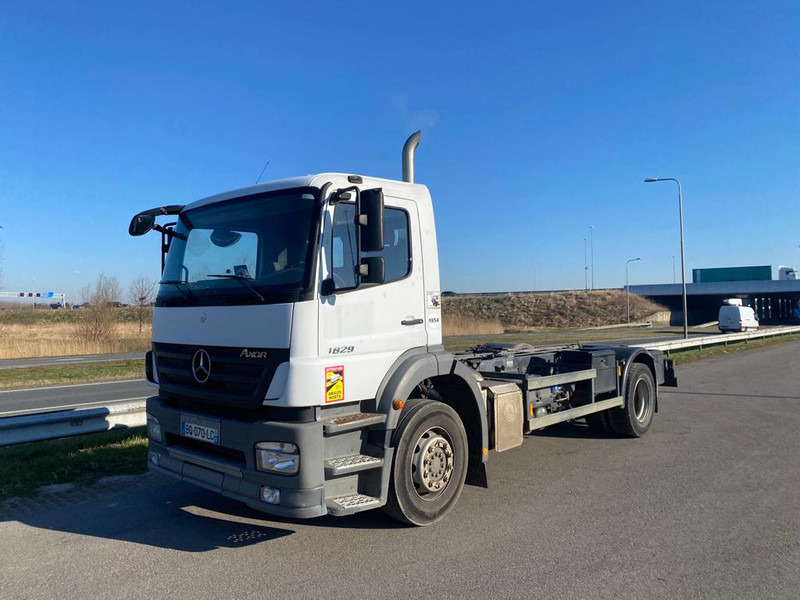 MERCEDESBENZ AXOR 1829 4x2 chassis cab - Fahrgestell LKW: das Bild 1 MERCEDESBENZ AXOR 1829 4x2 chassis cab - Fahrgestell LKW: das Bild 1