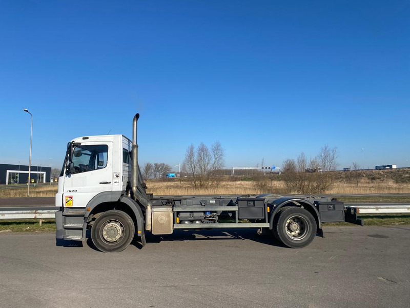 MERCEDESBENZ AXOR 1829 4x2 chassis cab - Fahrgestell LKW: das Bild 3 MERCEDESBENZ AXOR 1829 4x2 chassis cab - Fahrgestell LKW: das Bild 3