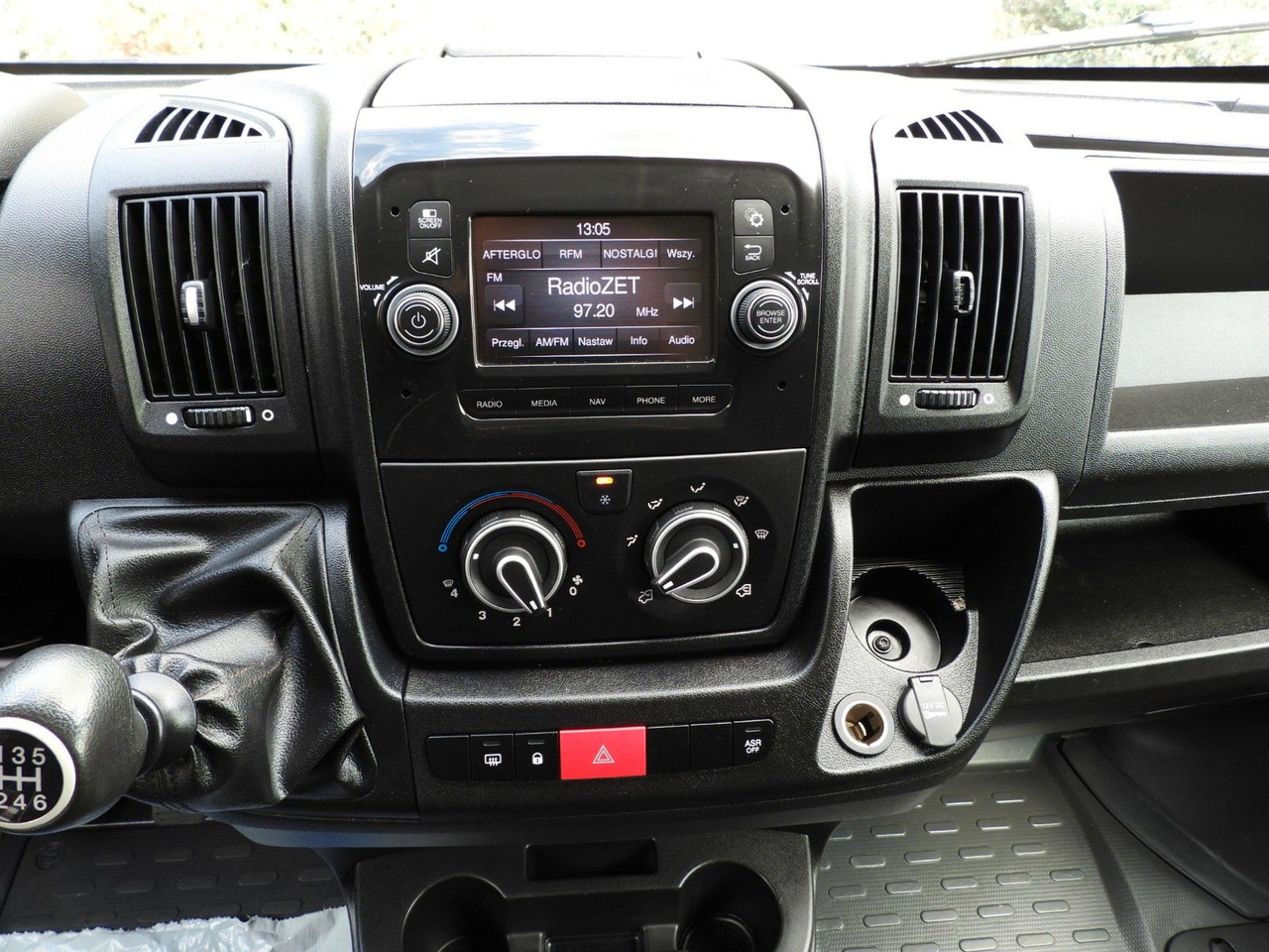 Koffer Transporter Citroën JUMPER KOFFER AUFZUG 8 PALETTEN TEMPOMAT NAVI Citroën JUMPER KOFFER AUFZUG 8 PALETTEN TEMPOMAT NAVI: das Bild 26