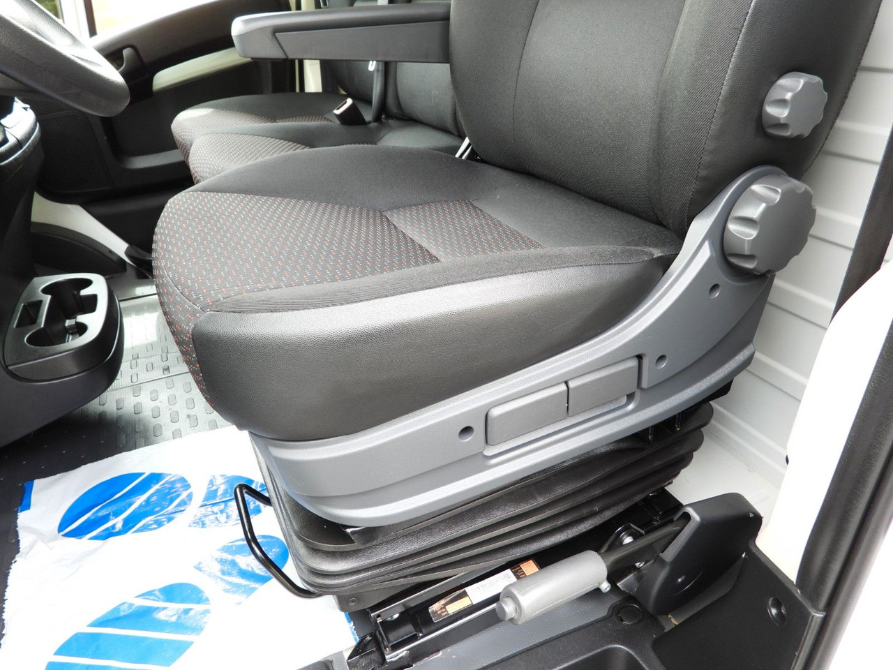 Koffer Transporter Citroën JUMPER KOFFER AUFZUG 8 PALETTEN TEMPOMAT NAVI Citroën JUMPER KOFFER AUFZUG 8 PALETTEN TEMPOMAT NAVI: das Bild 23