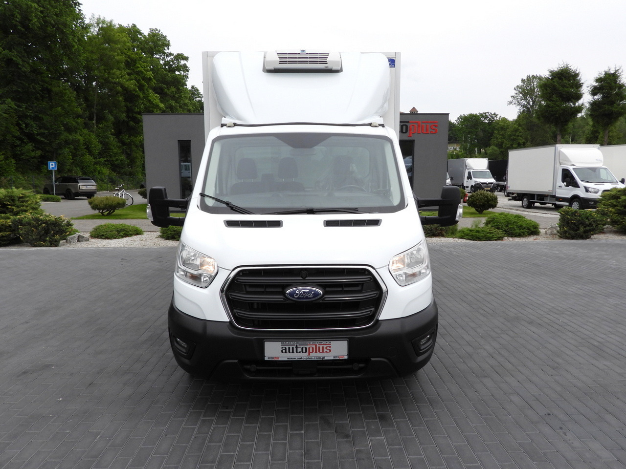 FORD TRANSIT BOX / REFRIGERATOR BOX 5*C / CRUISE CONTROL LED LIGHTS TWIN WHEELS AIR CONDITIONING 130HP - Koffer Transporter: das Bild 5 FORD TRANSIT BOX / REFRIGERATOR BOX 5*C / CRUISE CONTROL LED LIGHTS TWIN WHEELS AIR CONDITIONING 130HP - Koffer Transporter: das Bild 5