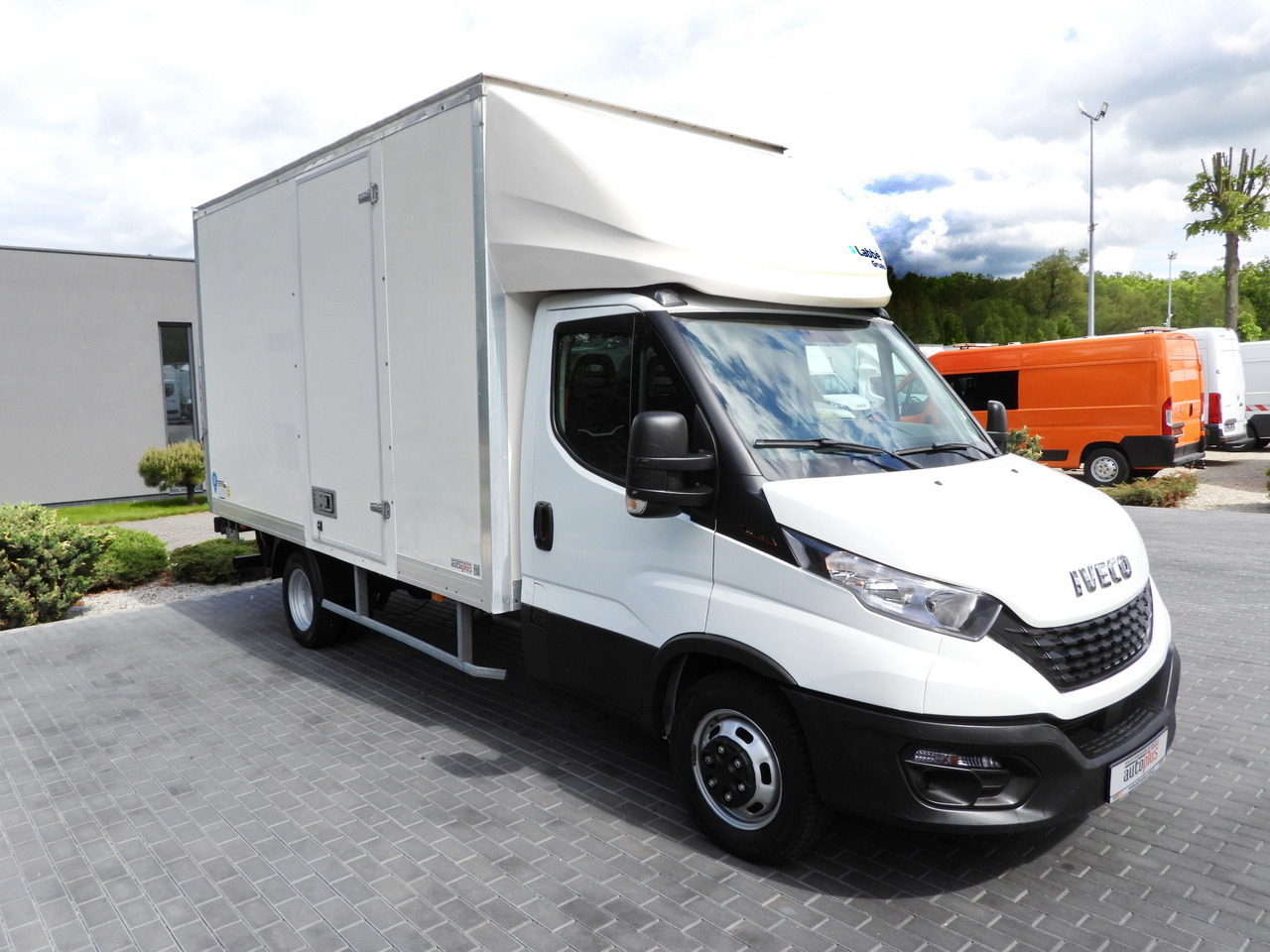 IVECO DAILY 35C16 BOX LIFT 8 PALLETS CRUISE CONTROL TWIN WHEELS AIR CONDITIONING 160HP - Koffer Transporter: das Bild 4 IVECO DAILY 35C16 BOX LIFT 8 PALLETS CRUISE CONTROL TWIN WHEELS AIR CONDITIONING 160HP - Koffer Transporter: das Bild 4