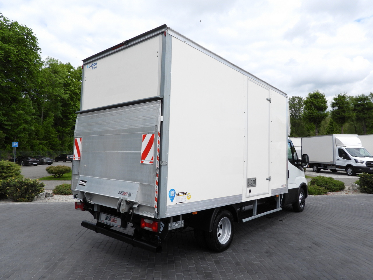 IVECO DAILY 35C16 BOX LIFT 8 PALLETS CRUISE CONTROL TWIN WHEELS AIR CONDITIONING 160HP - Koffer Transporter: das Bild 3 IVECO DAILY 35C16 BOX LIFT 8 PALLETS CRUISE CONTROL TWIN WHEELS AIR CONDITIONING 160HP - Koffer Transporter: das Bild 3