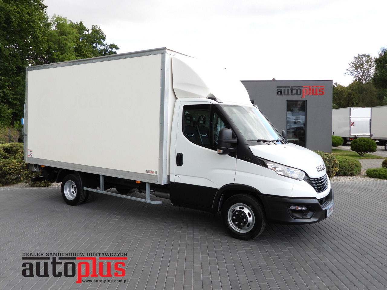Koffer Transporter IVECO DAILY 35C16 BOX LIFT 8 PALLETS CRUISE CONTROL TWIN WHEELS AIR CONDITIONING  160HP: das Bild 1