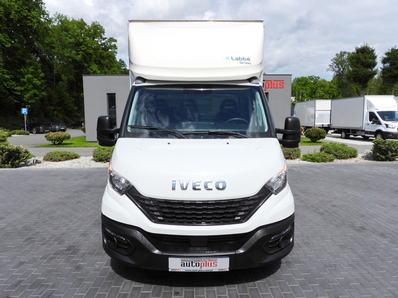 IVECO DAILY 35C16 BOX LIFT 8 PALLETS CRUISE CONTROL TWIN WHEELS AIR CONDITIONING 160HP - Koffer Transporter: das Bild 5 IVECO DAILY 35C16 BOX LIFT 8 PALLETS CRUISE CONTROL TWIN WHEELS AIR CONDITIONING 160HP - Koffer Transporter: das Bild 5