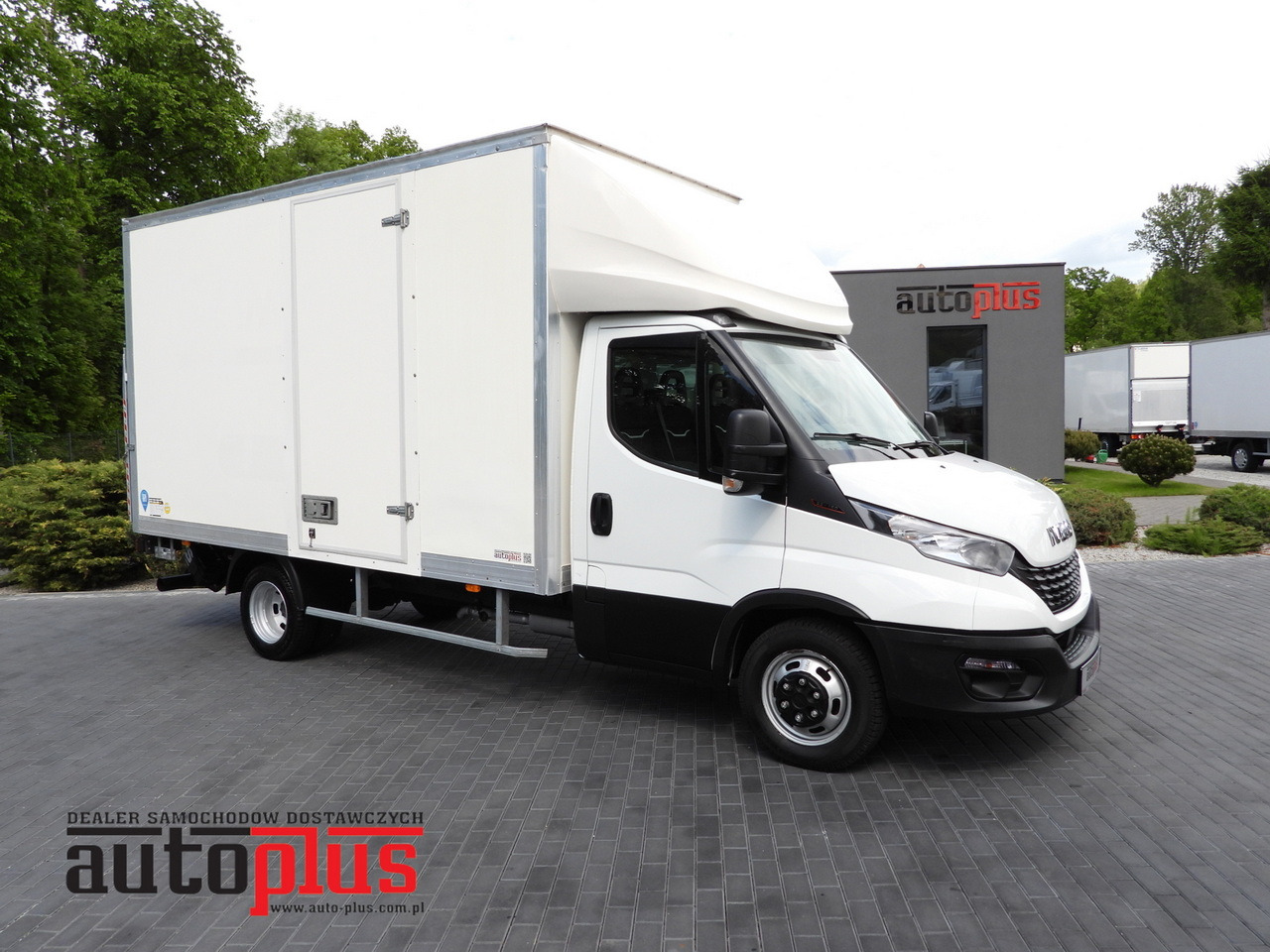 IVECO DAILY 35C16 BOX LIFT 8 PALLETS CRUISE CONTROL TWIN WHEELS AIR CONDITIONING 160HP - Koffer Transporter: das Bild 1 IVECO DAILY 35C16 BOX LIFT 8 PALLETS CRUISE CONTROL TWIN WHEELS AIR CONDITIONING 160HP - Koffer Transporter: das Bild 1