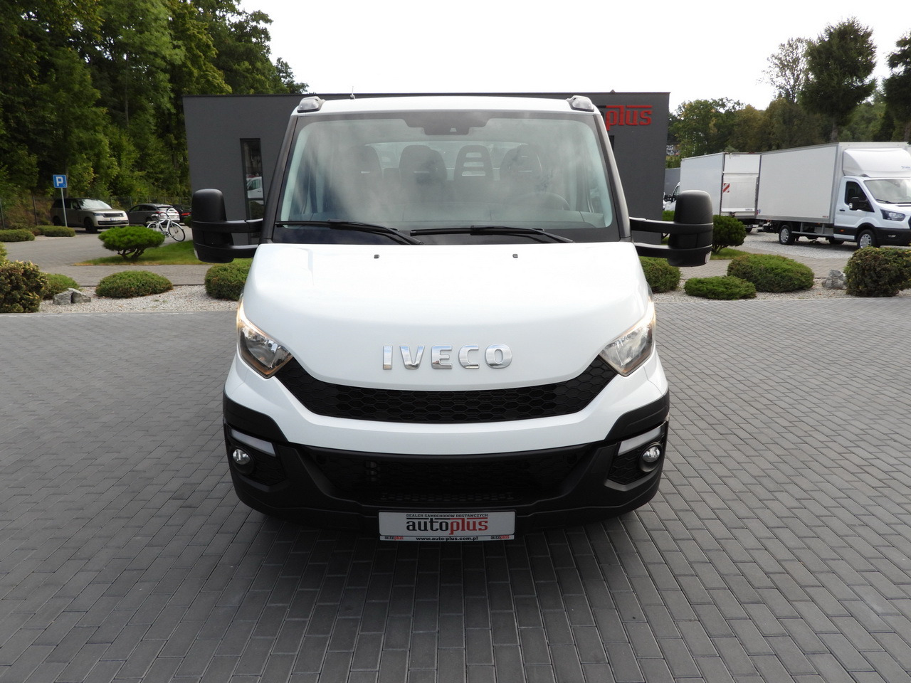 IVECO DAILY 35C17 STAKE BODY DOUBLE CABIN DOKA 7 SEATS CRUISE CONTROL TWIN WHEELS AIR CONDITIONING 170HP - Transporter mit Doppelkabine: das Bild 5 IVECO DAILY 35C17 STAKE BODY DOUBLE CABIN DOKA 7 SEATS CRUISE CONTROL TWIN WHEELS AIR CONDITIONING 170HP - Transporter mit Doppelkabine: das Bild 5