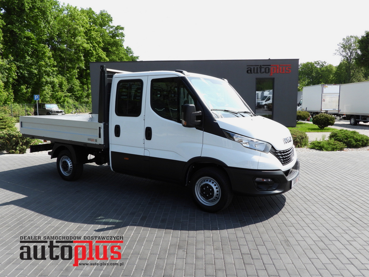 IVECO DAILY 35S12 STAKE BODY DOUBLE CABIN DOKA 7 SEATS AIR CONDITIONING 120HP - Transporter mit Doppelkabine: das Bild 1 IVECO DAILY 35S12 STAKE BODY DOUBLE CABIN DOKA 7 SEATS AIR CONDITIONING 120HP - Transporter mit Doppelkabine: das Bild 1
