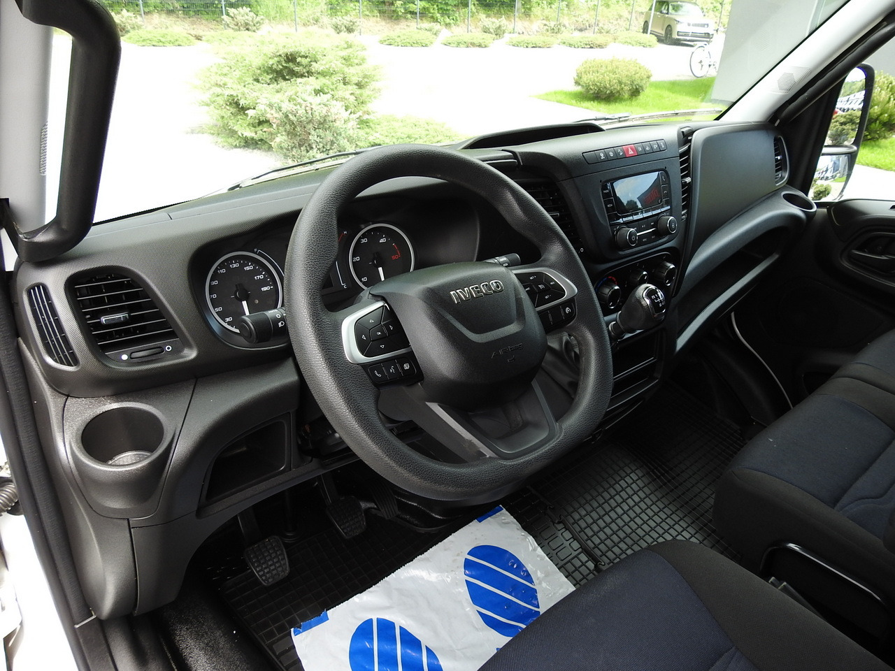 IVECO DAILY 35S14 8 PALLETS CRUISE CONTROL TWIN WHEELS AIR CONDITIONING 140HP - Koffer Transporter: das Bild 2 IVECO DAILY 35S14 8 PALLETS CRUISE CONTROL TWIN WHEELS AIR CONDITIONING 140HP - Koffer Transporter: das Bild 2