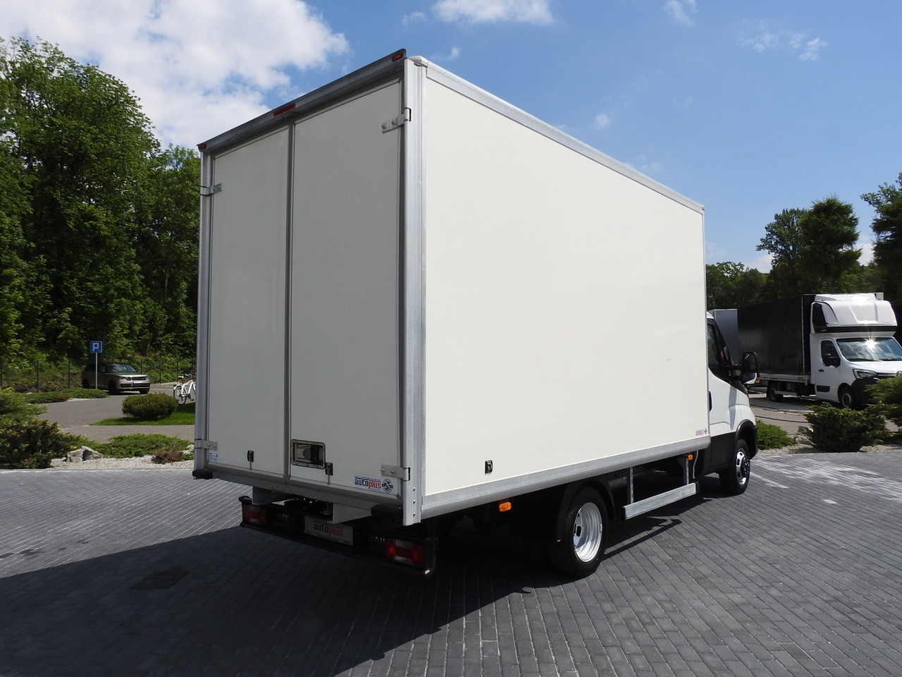 IVECO DAILY 35S14 8 PALLETS CRUISE CONTROL TWIN WHEELS AIR CONDITIONING 140HP - Koffer Transporter: das Bild 3 IVECO DAILY 35S14 8 PALLETS CRUISE CONTROL TWIN WHEELS AIR CONDITIONING 140HP - Koffer Transporter: das Bild 3