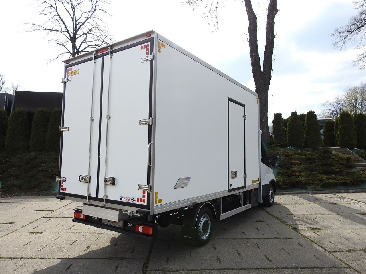 IVECO DAILY 35S16 NEW REGRIGERATOR BOX -10*C 8 PALLETS HEATING FUNCTION POWER SUPPLY 230V CRUISE CONTROL AIR CONDITIONING 160HP - Kühltransporter: das Bild 3 IVECO DAILY 35S16 NEW REGRIGERATOR BOX -10*C 8 PALLETS HEATING FUNCTION POWER SUPPLY 230V CRUISE CONTROL AIR CONDITIONING 160HP - Kühltransporter: das Bild 3