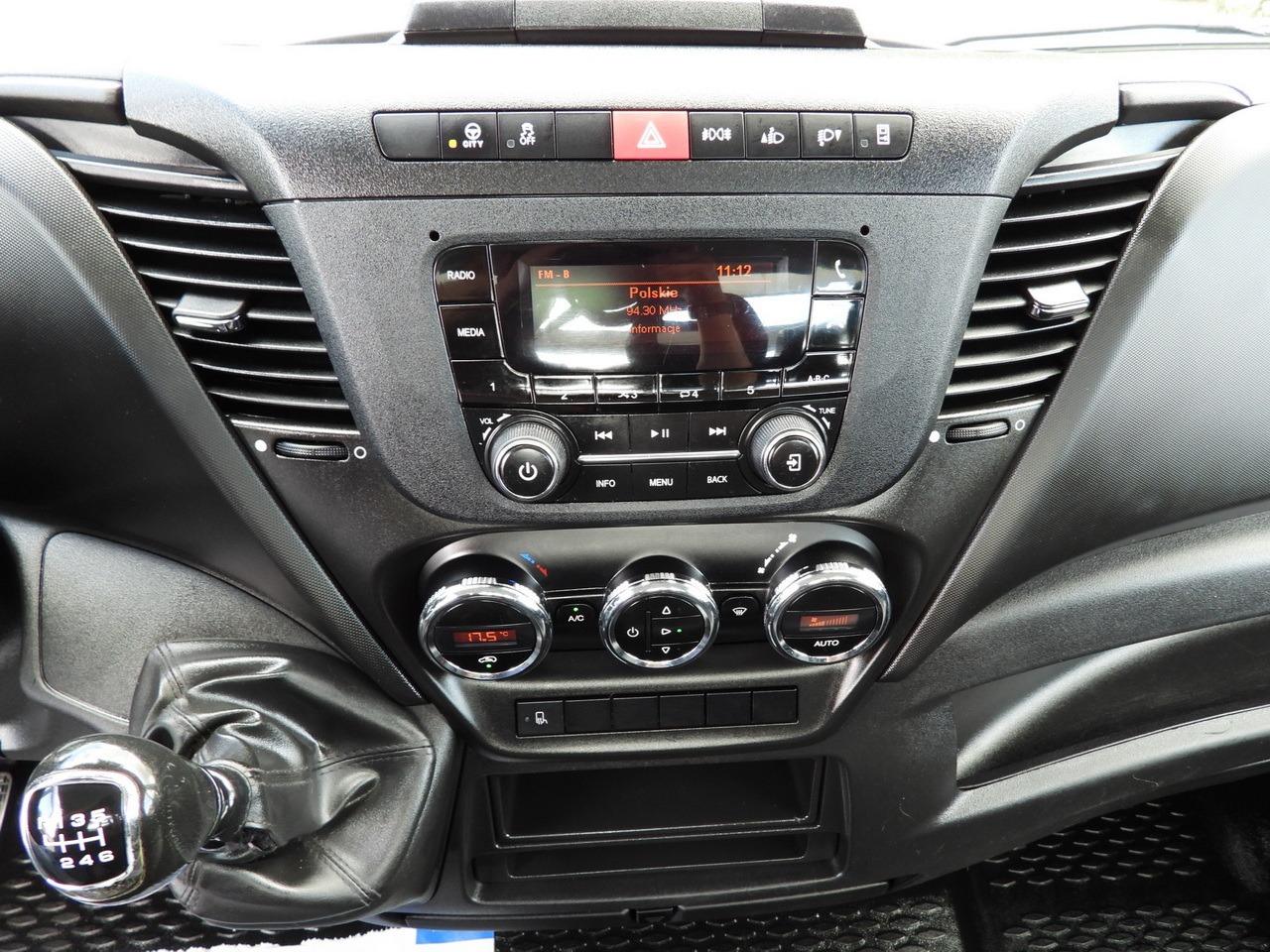 Pritsche Transporter IVECO DAILY 35S16 STAKE BODY 10 PALLETS CRUISE CONTROL AIR CONDITIONING 160HP: das Bild 32 Pritsche Transporter IVECO DAILY 35S16 STAKE BODY 10 PALLETS CRUISE CONTROL AIR CONDITIONING 160HP: das Bild 32