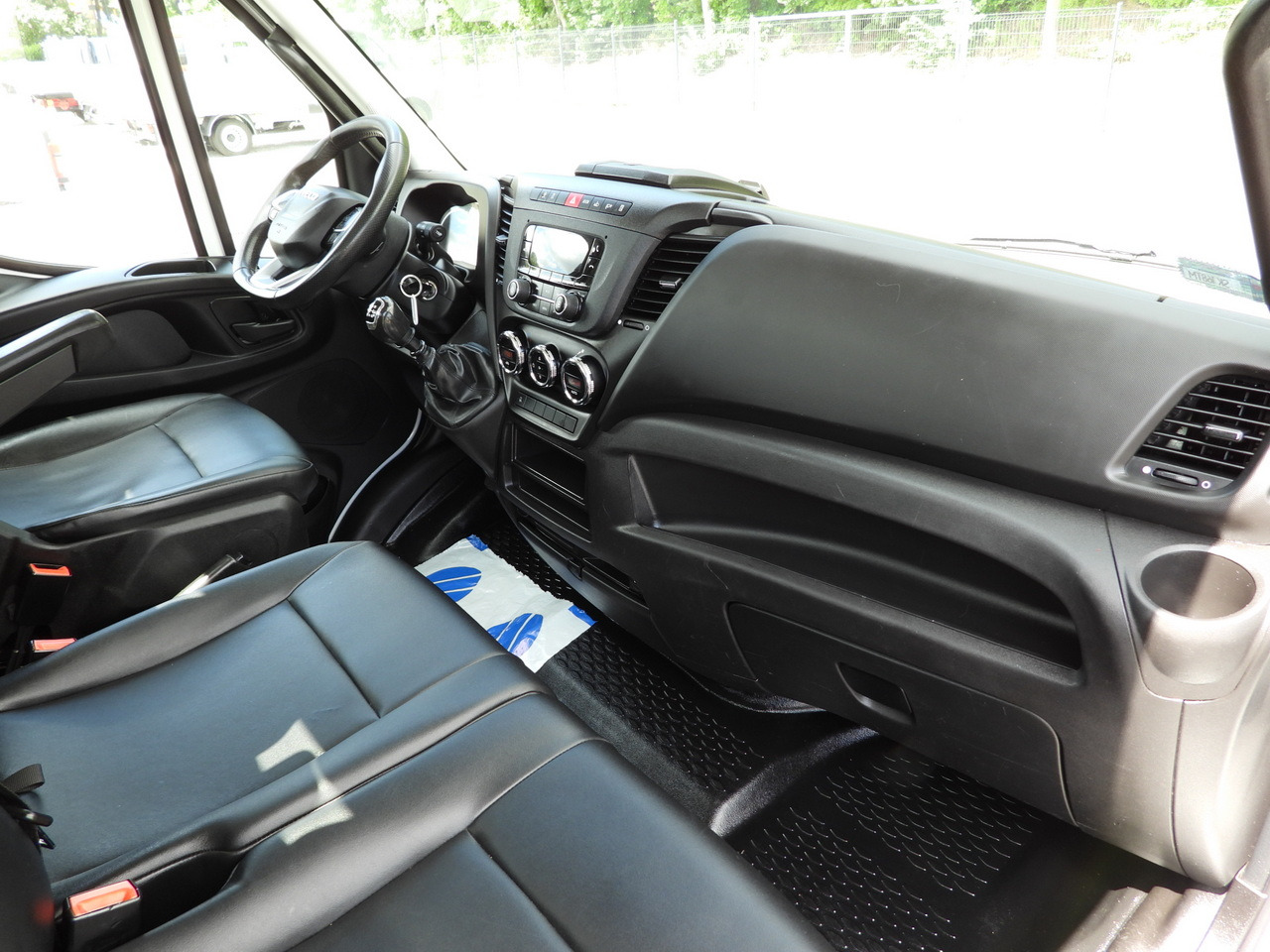 Pritsche Transporter IVECO DAILY 35S16 STAKE BODY 10 PALLETS CRUISE CONTROL AIR CONDITIONING 160HP: das Bild 36 Pritsche Transporter IVECO DAILY 35S16 STAKE BODY 10 PALLETS CRUISE CONTROL AIR CONDITIONING 160HP: das Bild 36