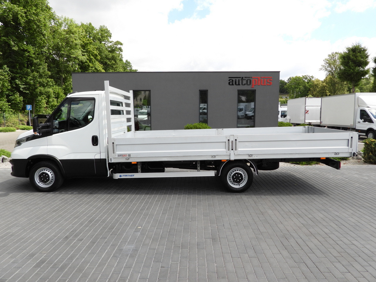 Pritsche Transporter IVECO DAILY 35S16 STAKE BODY 10 PALLETS CRUISE CONTROL AIR CONDITIONING 160HP: das Bild 8 Pritsche Transporter IVECO DAILY 35S16 STAKE BODY 10 PALLETS CRUISE CONTROL AIR CONDITIONING 160HP: das Bild 8