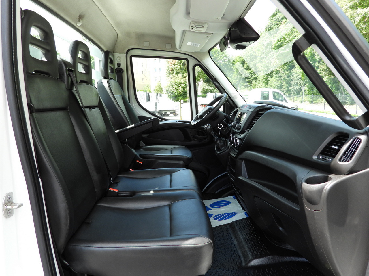 Pritsche Transporter IVECO DAILY 35S16 STAKE BODY 10 PALLETS CRUISE CONTROL AIR CONDITIONING 160HP: das Bild 35 Pritsche Transporter IVECO DAILY 35S16 STAKE BODY 10 PALLETS CRUISE CONTROL AIR CONDITIONING 160HP: das Bild 35