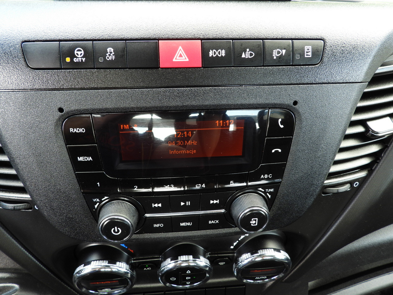 Pritsche Transporter IVECO DAILY 35S16 STAKE BODY 10 PALLETS CRUISE CONTROL AIR CONDITIONING 160HP: das Bild 34 Pritsche Transporter IVECO DAILY 35S16 STAKE BODY 10 PALLETS CRUISE CONTROL AIR CONDITIONING 160HP: das Bild 34