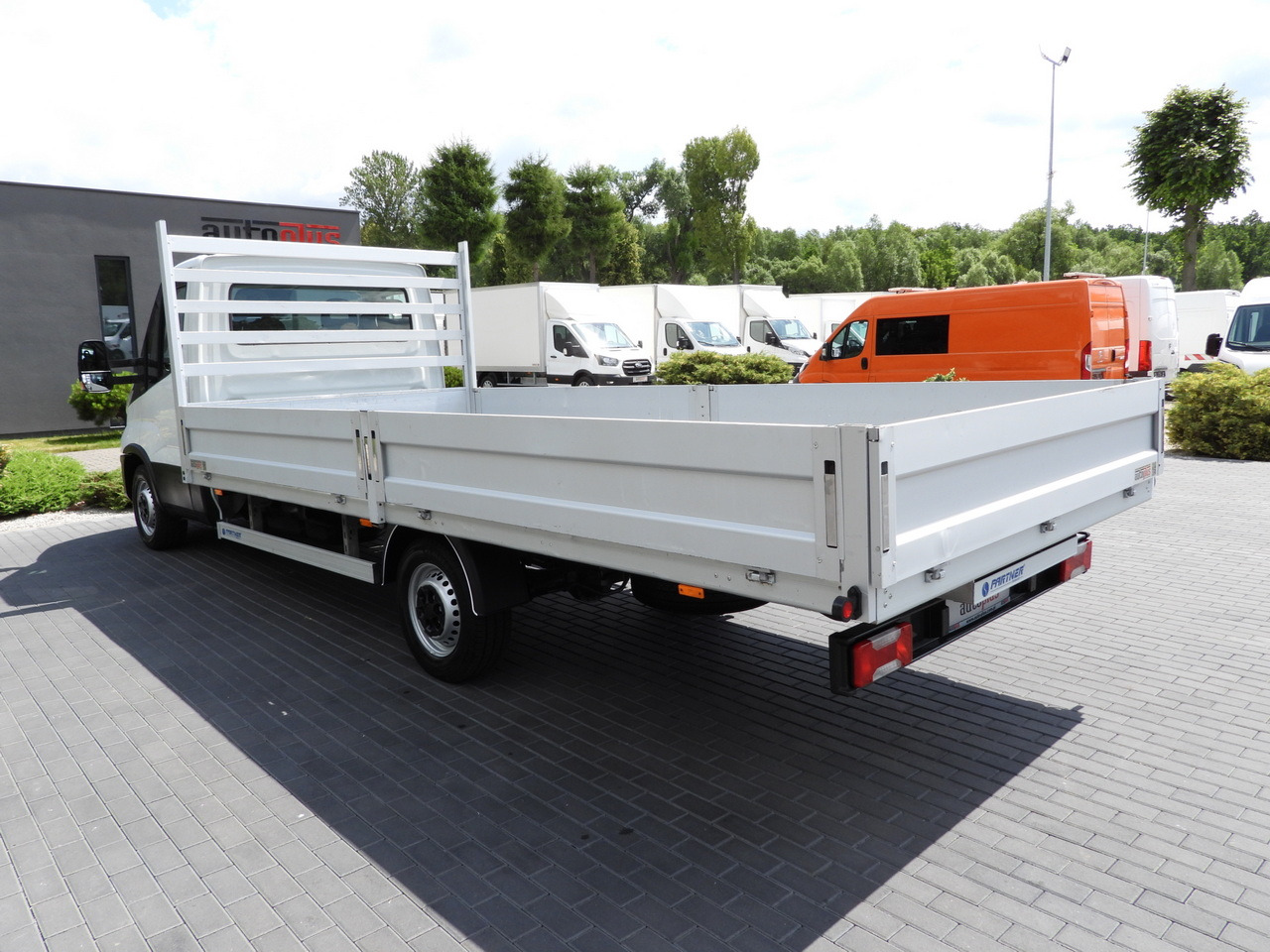 Pritsche Transporter IVECO DAILY 35S16 STAKE BODY 10 PALLETS CRUISE CONTROL AIR CONDITIONING 160HP: das Bild 9 Pritsche Transporter IVECO DAILY 35S16 STAKE BODY 10 PALLETS CRUISE CONTROL AIR CONDITIONING 160HP: das Bild 9