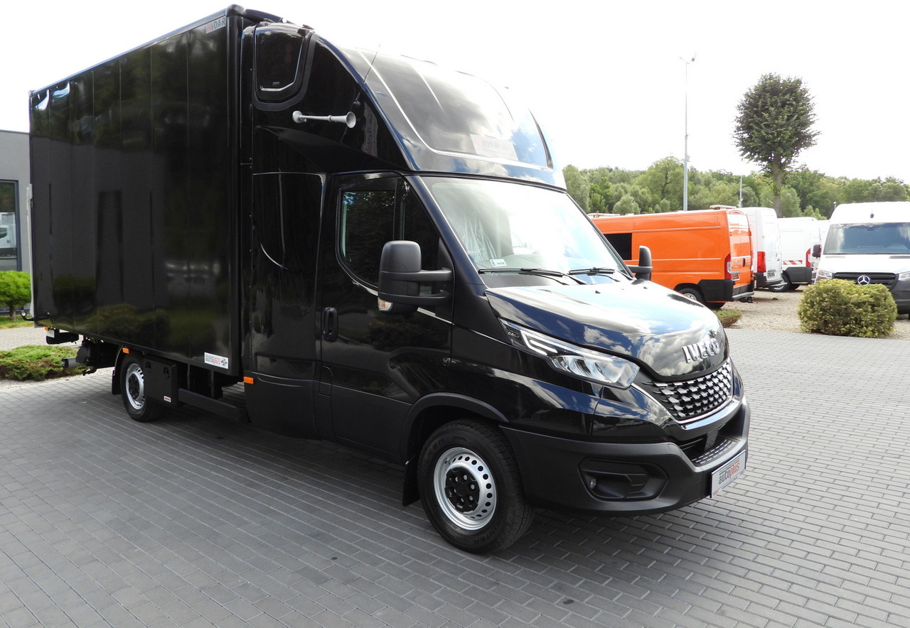IVECO DAILY 35S18 BOX LIFT 8 PALLETS WEBASTO CRUISE CONTROL NAVIGATION LED LIGHTS PNEUMATICS AIR CONDITIONING 180HP - Koffer Transporter: das Bild 4 IVECO DAILY 35S18 BOX LIFT 8 PALLETS WEBASTO CRUISE CONTROL NAVIGATION LED LIGHTS PNEUMATICS AIR CONDITIONING 180HP - Koffer Transporter: das Bild 4