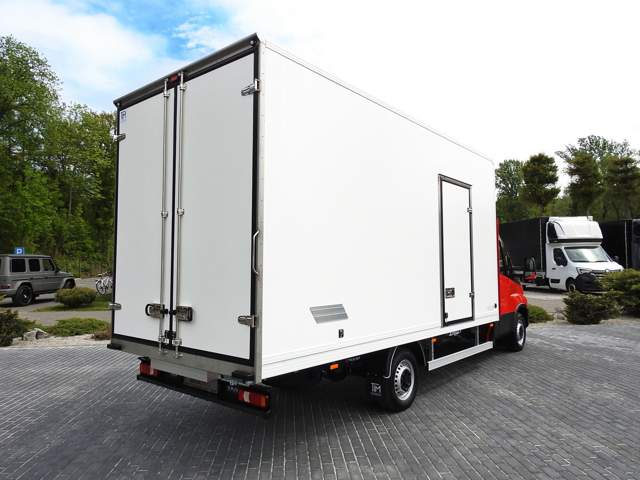 IVECO DAILY 35S18 NEW BOX 10 PALLETS CRUISE CONTROL NAVIGATION AIR CONDITIONING LED LIGHTS GUARANTEE 180HP - Koffer Transporter: das Bild 3 IVECO DAILY 35S18 NEW BOX 10 PALLETS CRUISE CONTROL NAVIGATION AIR CONDITIONING LED LIGHTS GUARANTEE 180HP - Koffer Transporter: das Bild 3