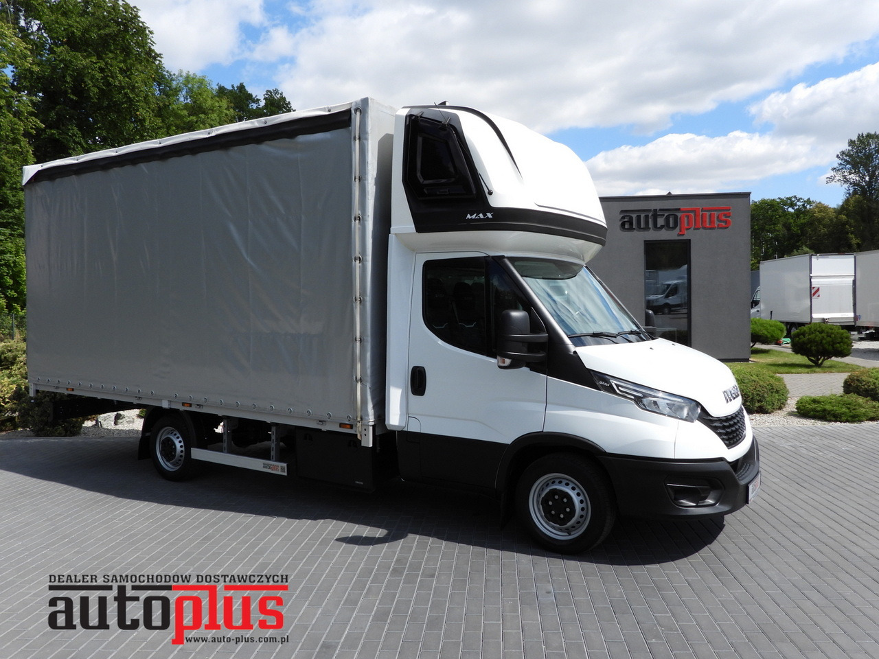 IVECO DAILY 35S18 TARPAULIN 10 PALLETS WEBASTO CRUISE CONTROL NAVIGATION LED LIGHTS AIR CONDITIONING 180HP - Planen Transporter: das Bild 1 IVECO DAILY 35S18 TARPAULIN 10 PALLETS WEBASTO CRUISE CONTROL NAVIGATION LED LIGHTS AIR CONDITIONING 180HP - Planen Transporter: das Bild 1