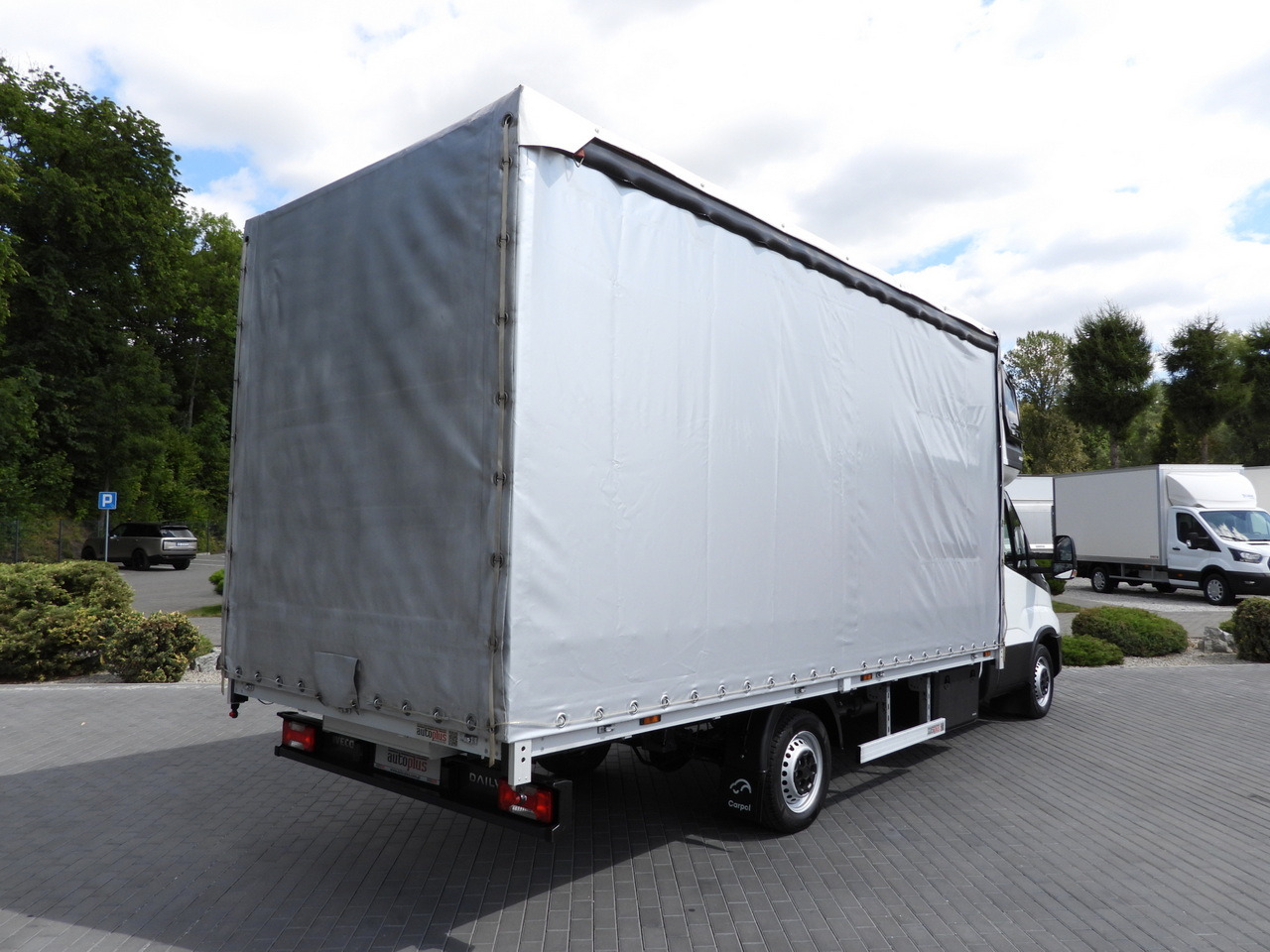 IVECO DAILY 35S18 TARPAULIN 10 PALLETS WEBASTO CRUISE CONTROL NAVIGATION LED LIGHTS AIR CONDITIONING 180HP - Planen Transporter: das Bild 3 IVECO DAILY 35S18 TARPAULIN 10 PALLETS WEBASTO CRUISE CONTROL NAVIGATION LED LIGHTS AIR CONDITIONING 180HP - Planen Transporter: das Bild 3