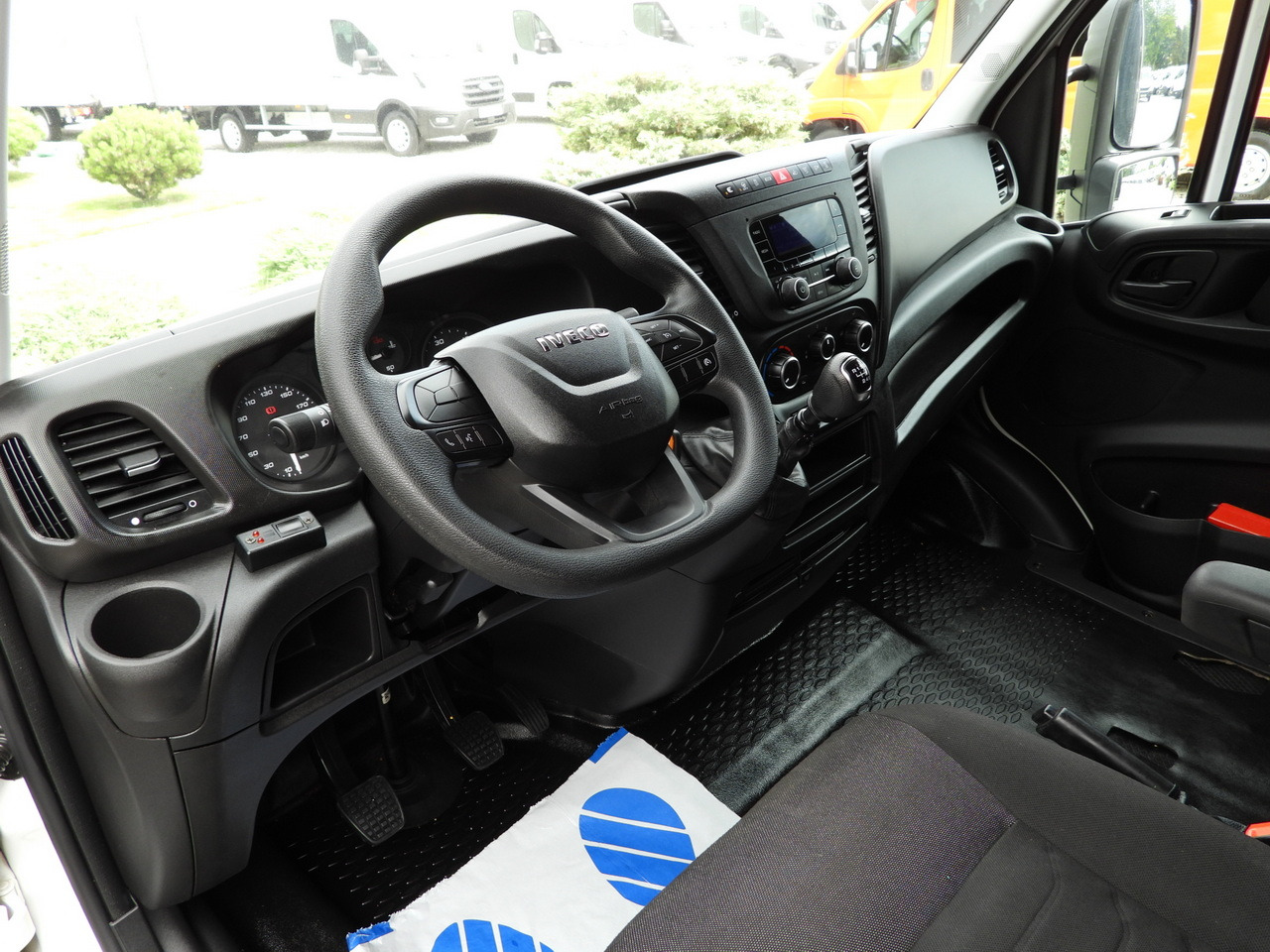 IVECO DAILY 35S18 TARPAULIN LIFT 10 PALLETS WEBASTO CRUISE CONTROL PNEUMATICS AIR CONDITIONING 180HP - Planen Transporter: das Bild 2 IVECO DAILY 35S18 TARPAULIN LIFT 10 PALLETS WEBASTO CRUISE CONTROL PNEUMATICS AIR CONDITIONING 180HP - Planen Transporter: das Bild 2