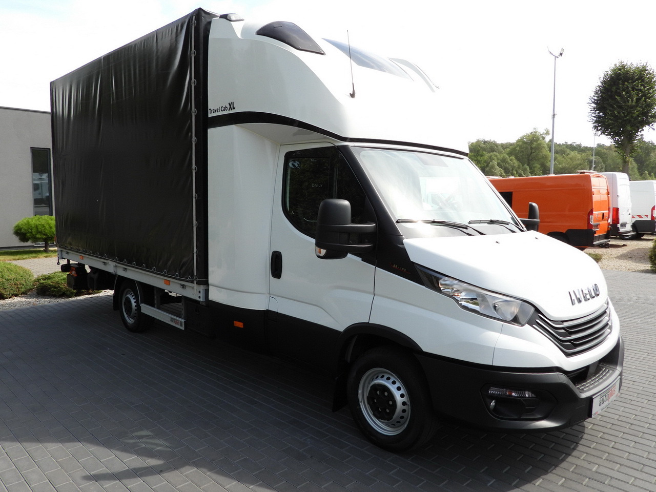 IVECO DAILY 35S18 TARPAULIN LIFT 8 PALLETS CRUISE CONTROL AIR CONDITIONING 180HP - Planen Transporter: das Bild 4 IVECO DAILY 35S18 TARPAULIN LIFT 8 PALLETS CRUISE CONTROL AIR CONDITIONING 180HP - Planen Transporter: das Bild 4