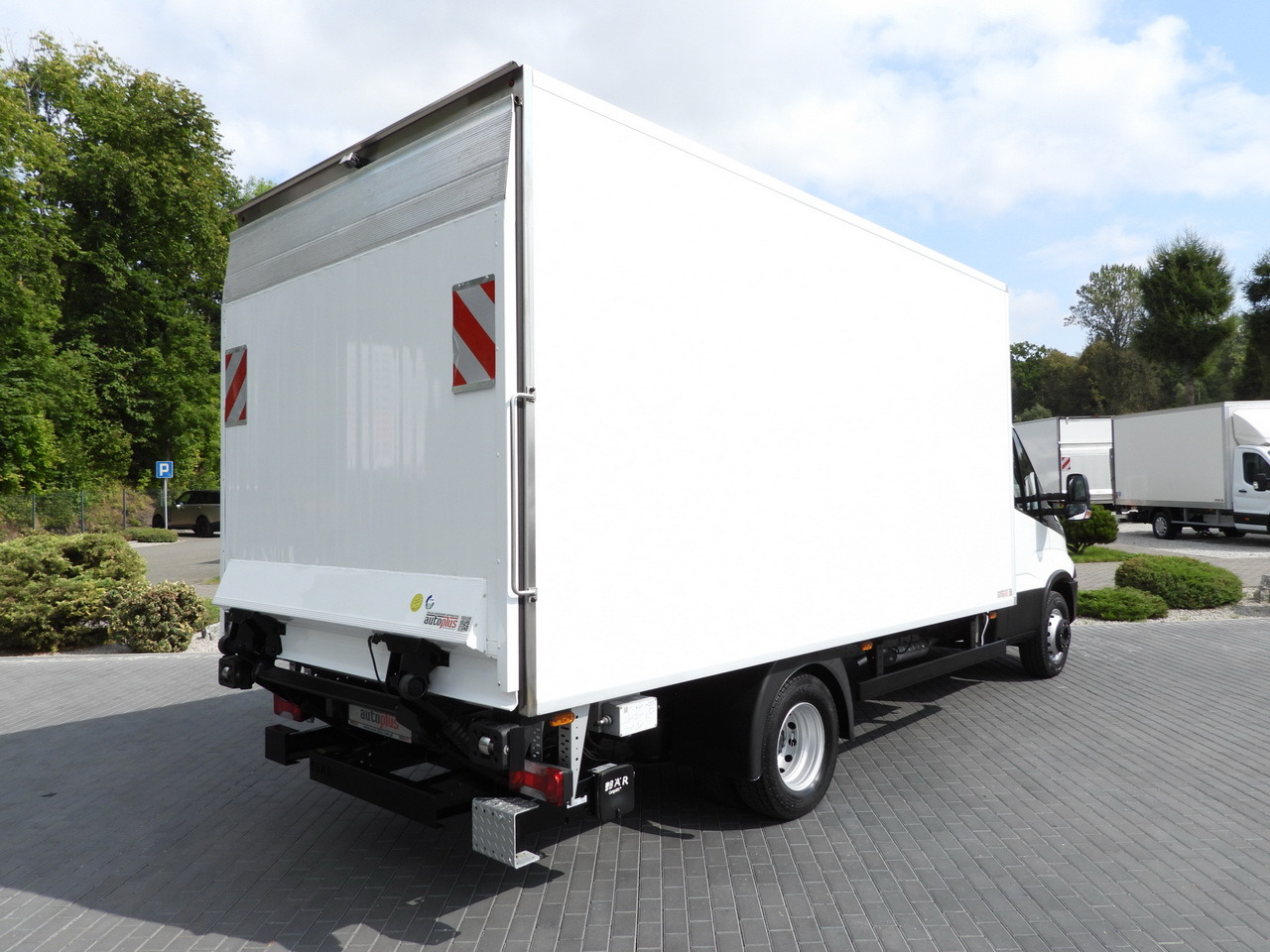 IVECO DAILY 70C17 REFRIGERATOR 1*C LIFT 10 PALLETS POWER SUPPLY 230V CRUISE CONTROL AIR CONDITIONING PNEUMATICS AUTOMATIC TRANSMISSION HI-MATIC TWIN WHEELS 170HP - Kühlkoffer LKW: das Bild 3 IVECO DAILY 70C17 REFRIGERATOR 1*C LIFT 10 PALLETS POWER SUPPLY 230V CRUISE CONTROL AIR CONDITIONING PNEUMATICS AUTOMATIC TRANSMISSION HI-MATIC TWIN WHEELS 170HP - Kühlkoffer LKW: das Bild 3