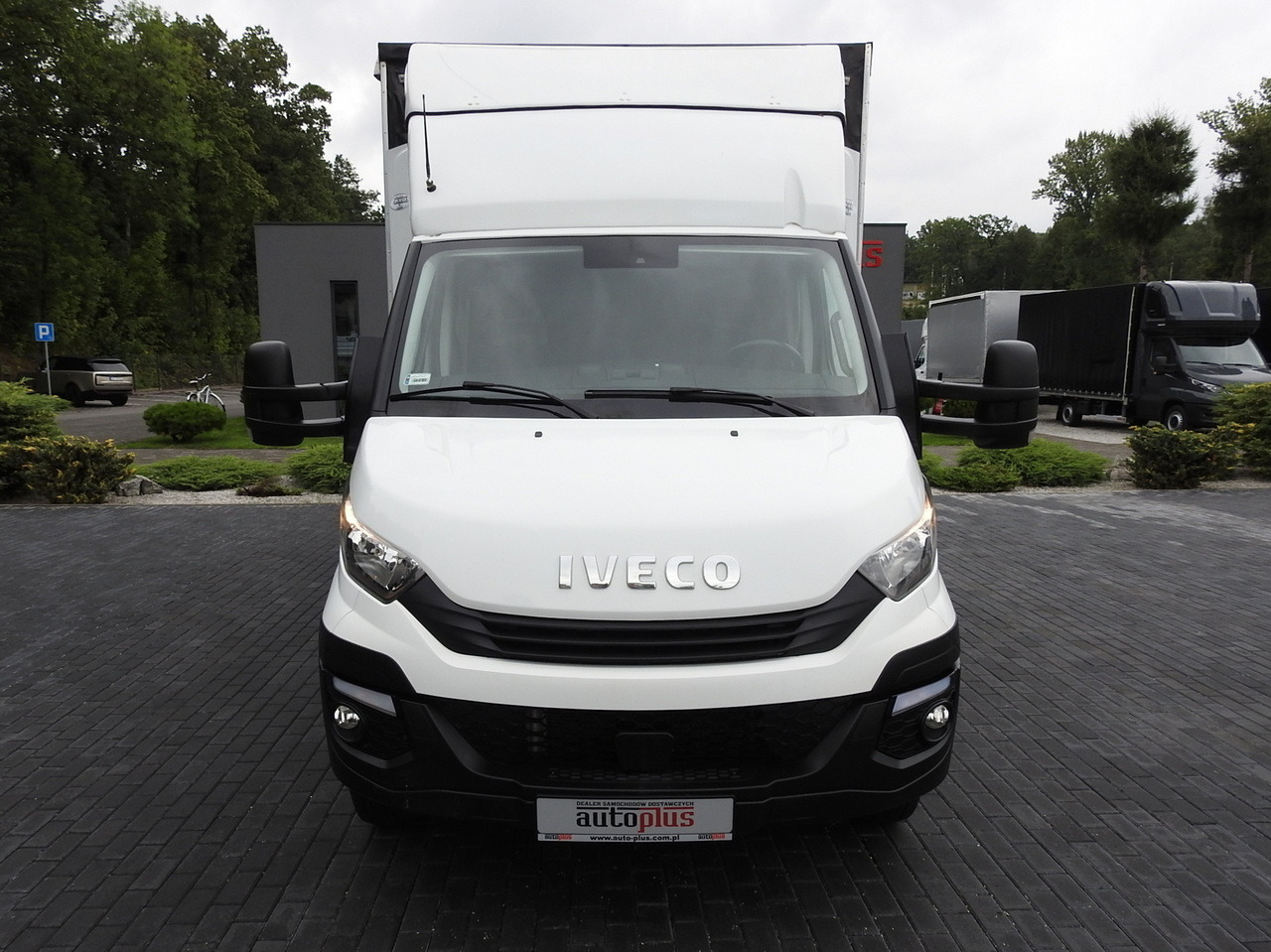 IVECO DAILY 70C18 TARPAULIN LIFT 12 PALLETS WEBASTO CRUISE CONTROL TWIN WHEELS AIR CONDITIONING 180HP - Planen Transporter: das Bild 5 IVECO DAILY 70C18 TARPAULIN LIFT 12 PALLETS WEBASTO CRUISE CONTROL TWIN WHEELS AIR CONDITIONING 180HP - Planen Transporter: das Bild 5