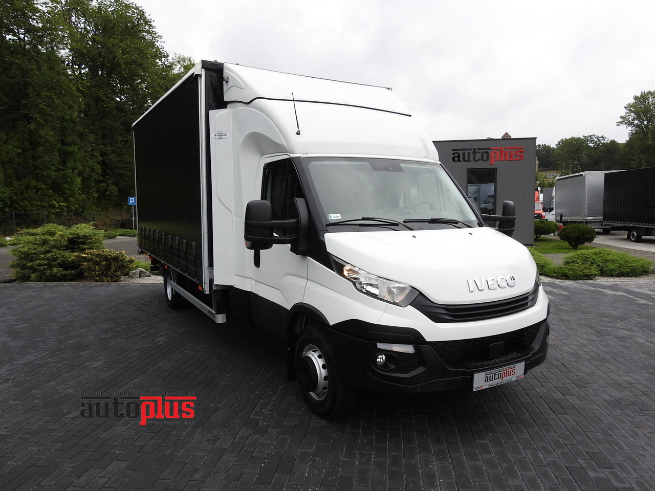 IVECO DAILY 70C18 TARPAULIN LIFT 12 PALLETS WEBASTO CRUISE CONTROL TWIN WHEELS AIR CONDITIONING 180HP - Plane LKW: das Bild 1 IVECO DAILY 70C18 TARPAULIN LIFT 12 PALLETS WEBASTO CRUISE CONTROL TWIN WHEELS AIR CONDITIONING 180HP - Plane LKW: das Bild 1