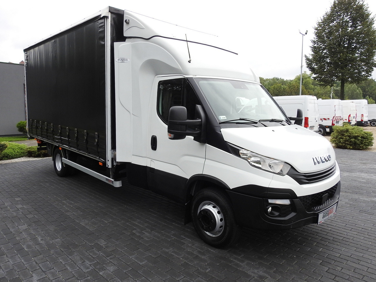 IVECO DAILY 70C18 TARPAULIN LIFT 12 PALLETS WEBASTO CRUISE CONTROL TWIN WHEELS AIR CONDITIONING 180HP - Planen Transporter: das Bild 4 IVECO DAILY 70C18 TARPAULIN LIFT 12 PALLETS WEBASTO CRUISE CONTROL TWIN WHEELS AIR CONDITIONING 180HP - Planen Transporter: das Bild 4