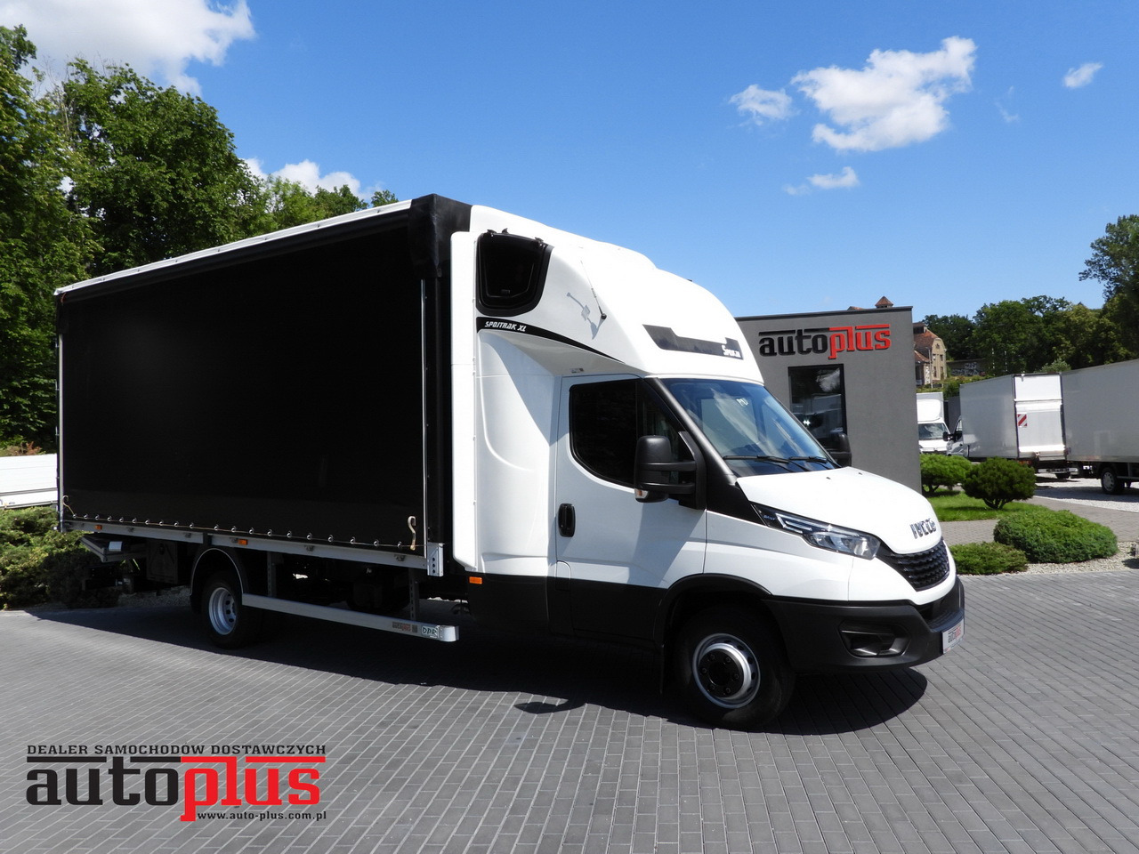 IVECO DAILY 70C18 TARPAULIN LIFT 14 PALLETS WEBASTO CRUISE CONTROL LED LIGHTS TWIN WHEELS AIR CONDITIONING 180HP - Planen Transporter: das Bild 1 IVECO DAILY 70C18 TARPAULIN LIFT 14 PALLETS WEBASTO CRUISE CONTROL LED LIGHTS TWIN WHEELS AIR CONDITIONING 180HP - Planen Transporter: das Bild 1