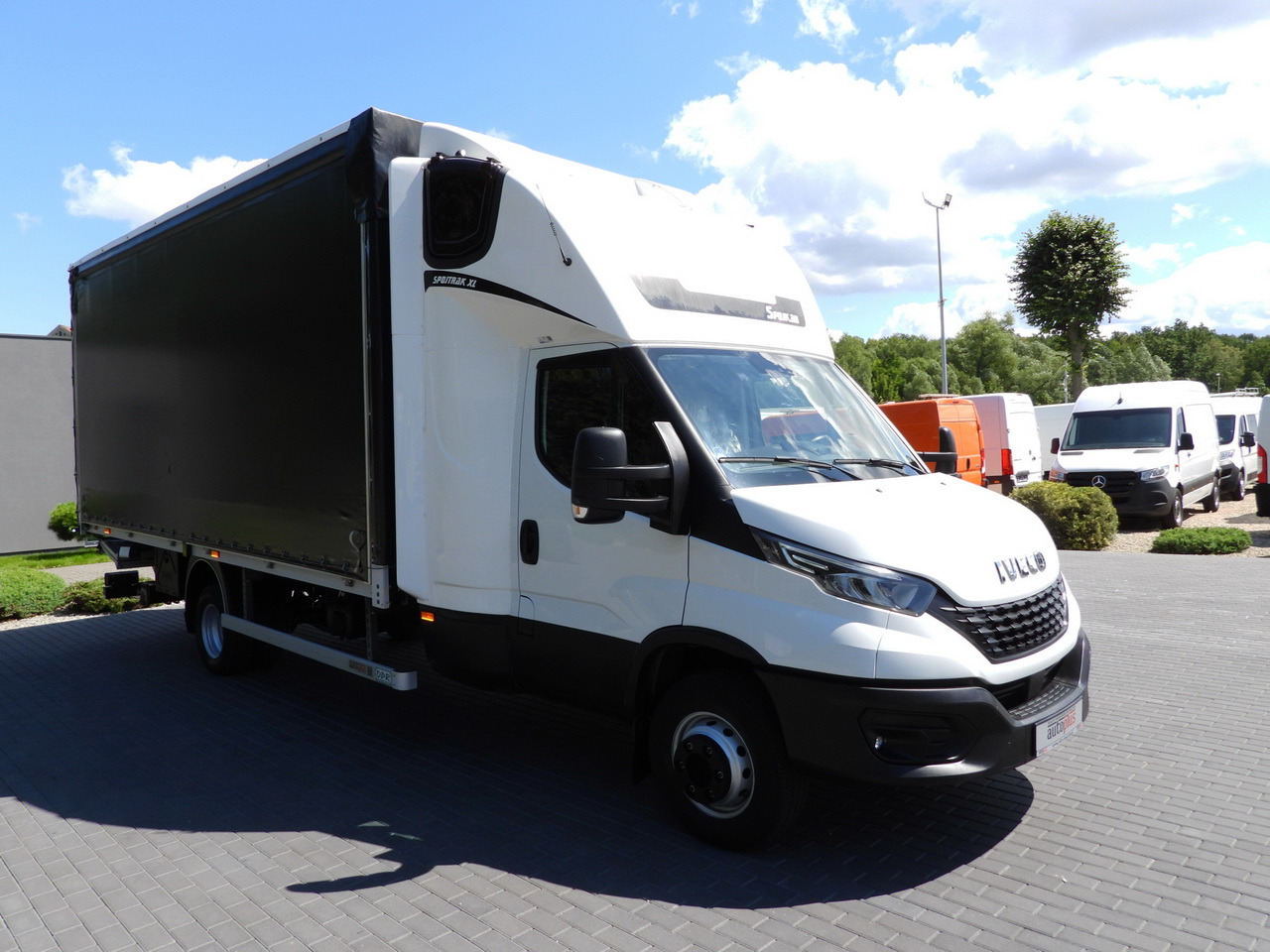 IVECO DAILY 70C18 TARPAULIN LIFT 14 PALLETS WEBASTO CRUISE CONTROL LED LIGHTS TWIN WHEELS AIR CONDITIONING 180HP - Planen Transporter: das Bild 4 IVECO DAILY 70C18 TARPAULIN LIFT 14 PALLETS WEBASTO CRUISE CONTROL LED LIGHTS TWIN WHEELS AIR CONDITIONING 180HP - Planen Transporter: das Bild 4
