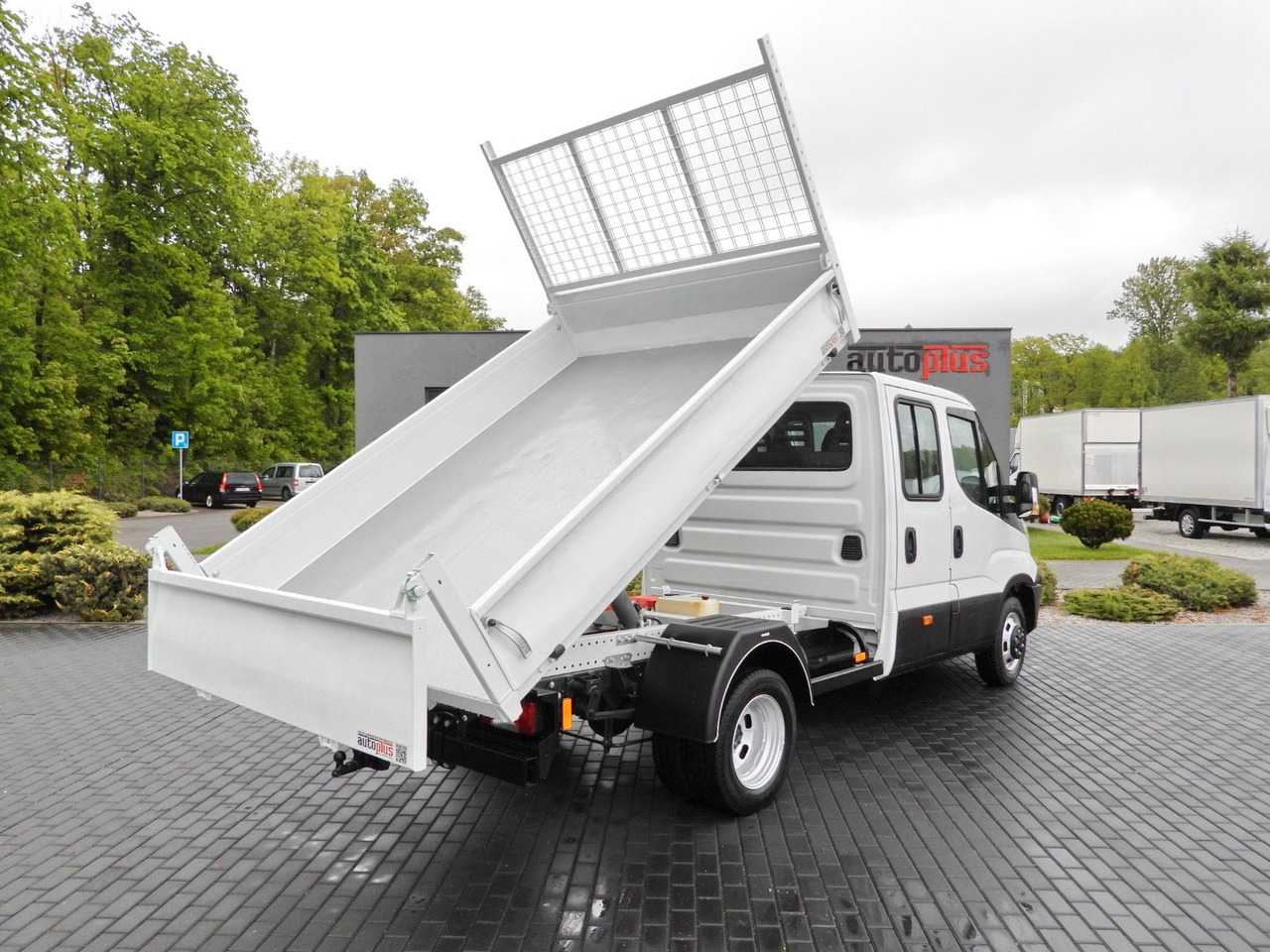 Iveco DAILY 35C13 KIPPER DOPPELKABINE DOKA 7 SITZE A/C - Kipper Transporter, Transporter mit Doppelkabine: das Bild 3 Iveco DAILY 35C13 KIPPER DOPPELKABINE DOKA 7 SITZE A/C - Kipper Transporter, Transporter mit Doppelkabine: das Bild 3