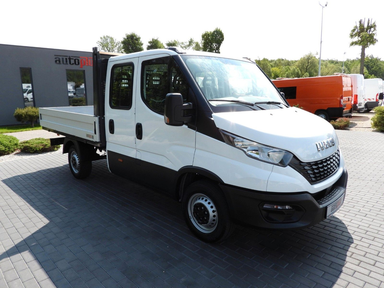 Iveco DAILY 35S12 PRITSCHE DOPPELKABINE DOKA 7 SITZE - Pritsche Transporter, Transporter mit Doppelkabine: das Bild 4 Iveco DAILY 35S12 PRITSCHE DOPPELKABINE DOKA 7 SITZE - Pritsche Transporter, Transporter mit Doppelkabine: das Bild 4