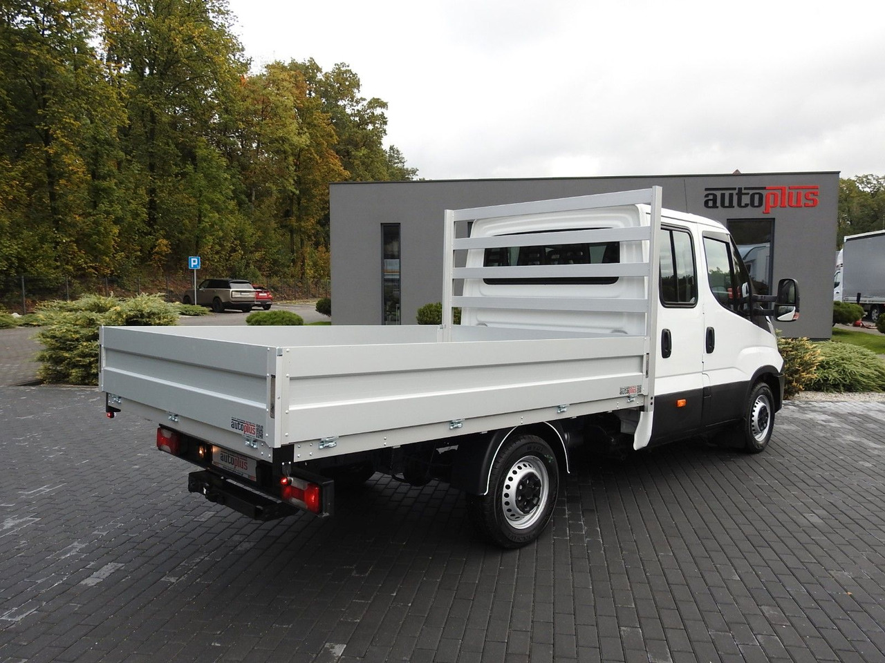 Iveco DAILY 35S15 PRITSCHE DOPPELKABINE DOKA 7 SITZE - Pritsche Transporter, Transporter mit Doppelkabine: das Bild 3 Iveco DAILY 35S15 PRITSCHE DOPPELKABINE DOKA 7 SITZE - Pritsche Transporter, Transporter mit Doppelkabine: das Bild 3