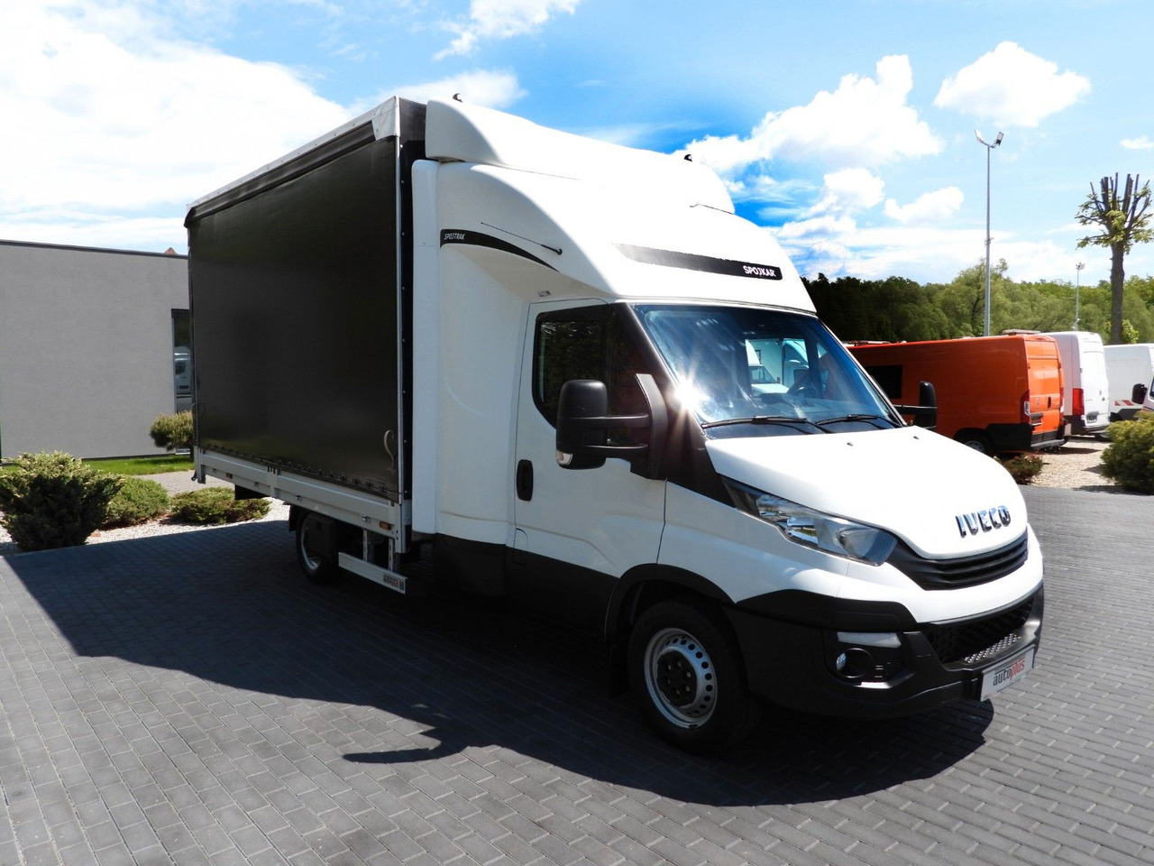 Iveco DAILY 35S18 PRITSCHE PLANE 10 PALETTEN WEBASTO - Planen Transporter, Transporter mit Doppelkabine: das Bild 4 Iveco DAILY 35S18 PRITSCHE PLANE 10 PALETTEN WEBASTO - Planen Transporter, Transporter mit Doppelkabine: das Bild 4
