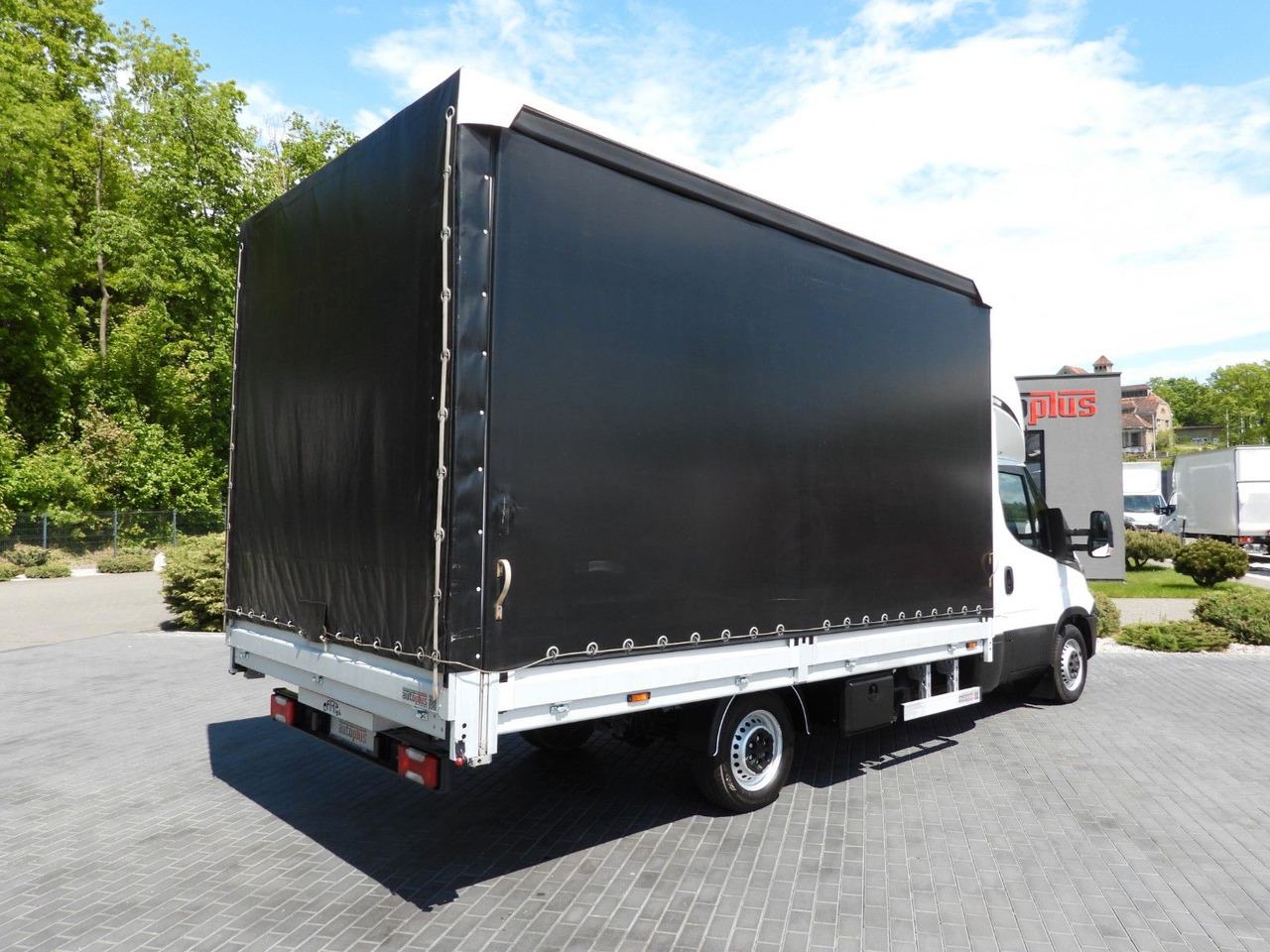 Iveco DAILY 35S18 PRITSCHE PLANE 10 PALETTEN WEBASTO - Planen Transporter, Transporter mit Doppelkabine: das Bild 3 Iveco DAILY 35S18 PRITSCHE PLANE 10 PALETTEN WEBASTO - Planen Transporter, Transporter mit Doppelkabine: das Bild 3