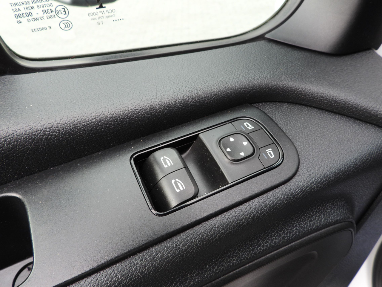 Kühltransporter MERCEDES SPRINTER 314 REGRIGERATOR BOX -1*C CRUISE CONTROL NAVIGATION AIR CONDITIONING 140HP: das Bild 28 Kühltransporter MERCEDES SPRINTER 314 REGRIGERATOR BOX -1*C CRUISE CONTROL NAVIGATION AIR CONDITIONING 140HP: das Bild 28