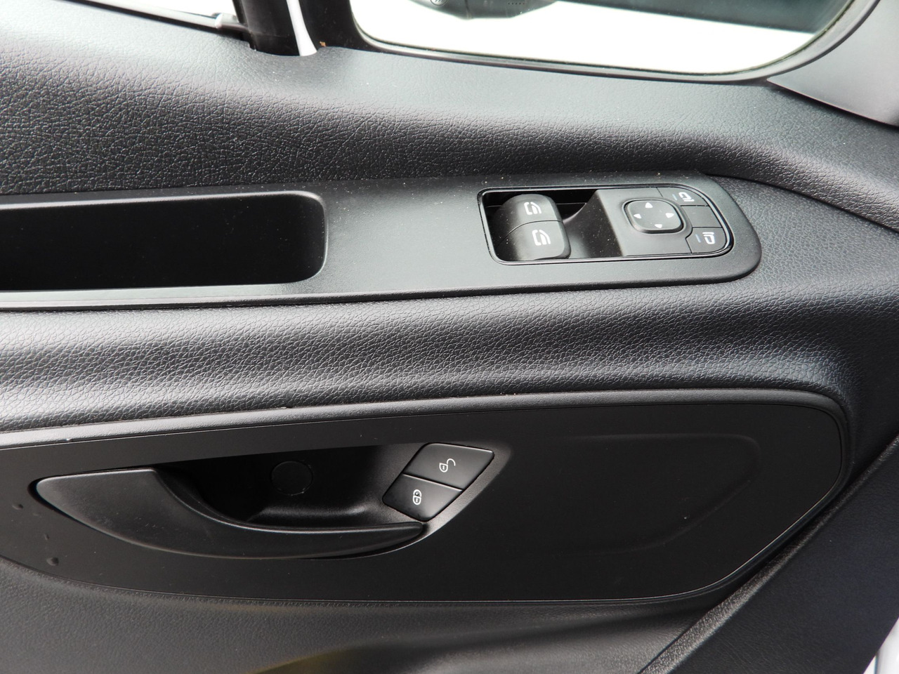 Kühltransporter MERCEDES SPRINTER 314 REGRIGERATOR BOX -1*C CRUISE CONTROL NAVIGATION AIR CONDITIONING 140HP: das Bild 27 Kühltransporter MERCEDES SPRINTER 314 REGRIGERATOR BOX -1*C CRUISE CONTROL NAVIGATION AIR CONDITIONING 140HP: das Bild 27