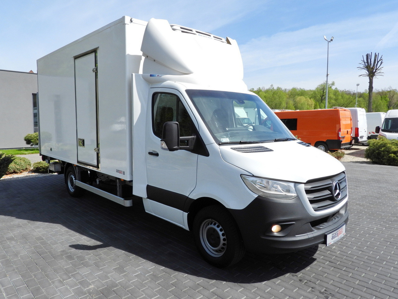 MERCEDES SPRINTER 316 REGRIGERATOR BOX 0*C LIFT 8 PALLETS CRUISE CONTROL PNEUMATICS AIR CONDITIONING 160HP - Kühltransporter: das Bild 4 MERCEDES SPRINTER 316 REGRIGERATOR BOX 0*C LIFT 8 PALLETS CRUISE CONTROL PNEUMATICS AIR CONDITIONING 160HP - Kühltransporter: das Bild 4